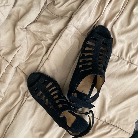 Elegant Comfort sandals 9M in very good condition. - Picture 3 of 3